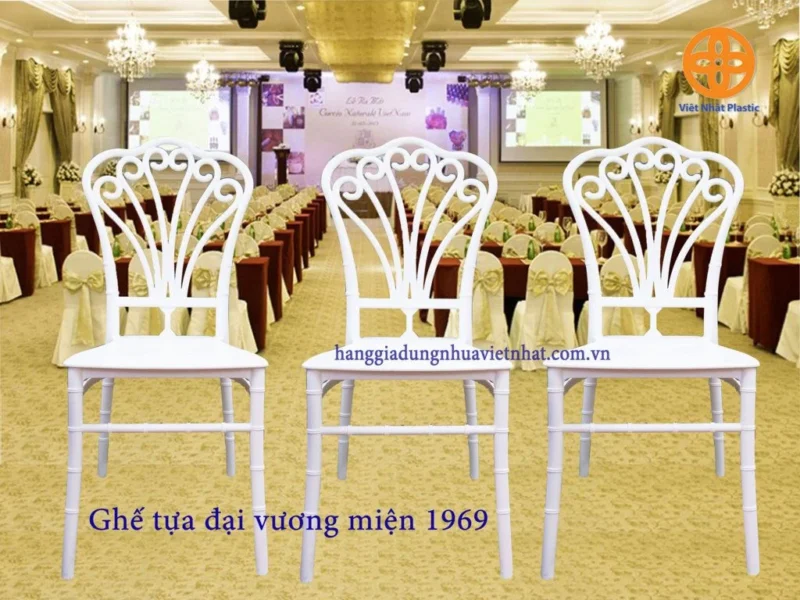 Ghế tựa đại vương miện 1969